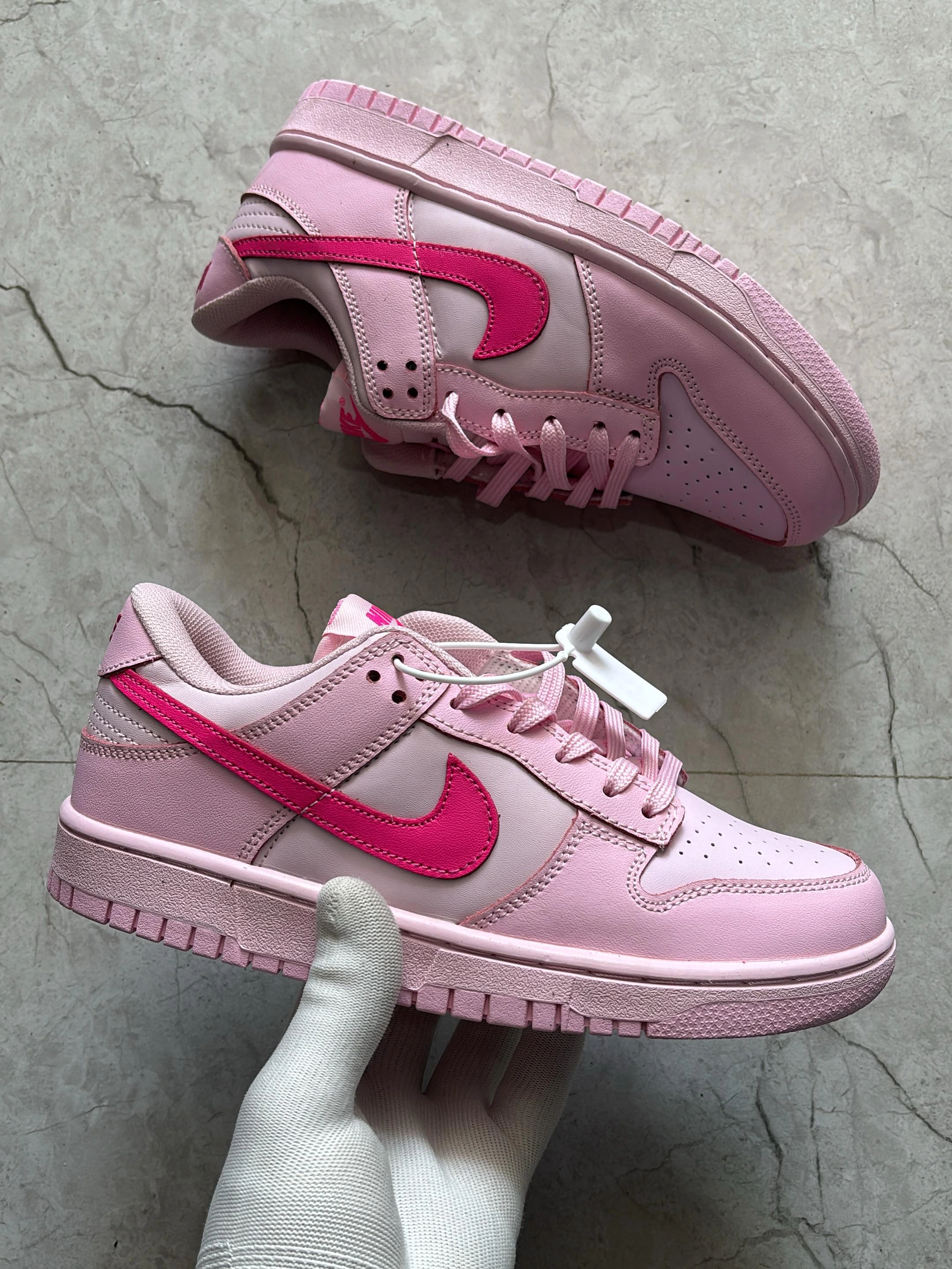 Nike sb dunk triple pink