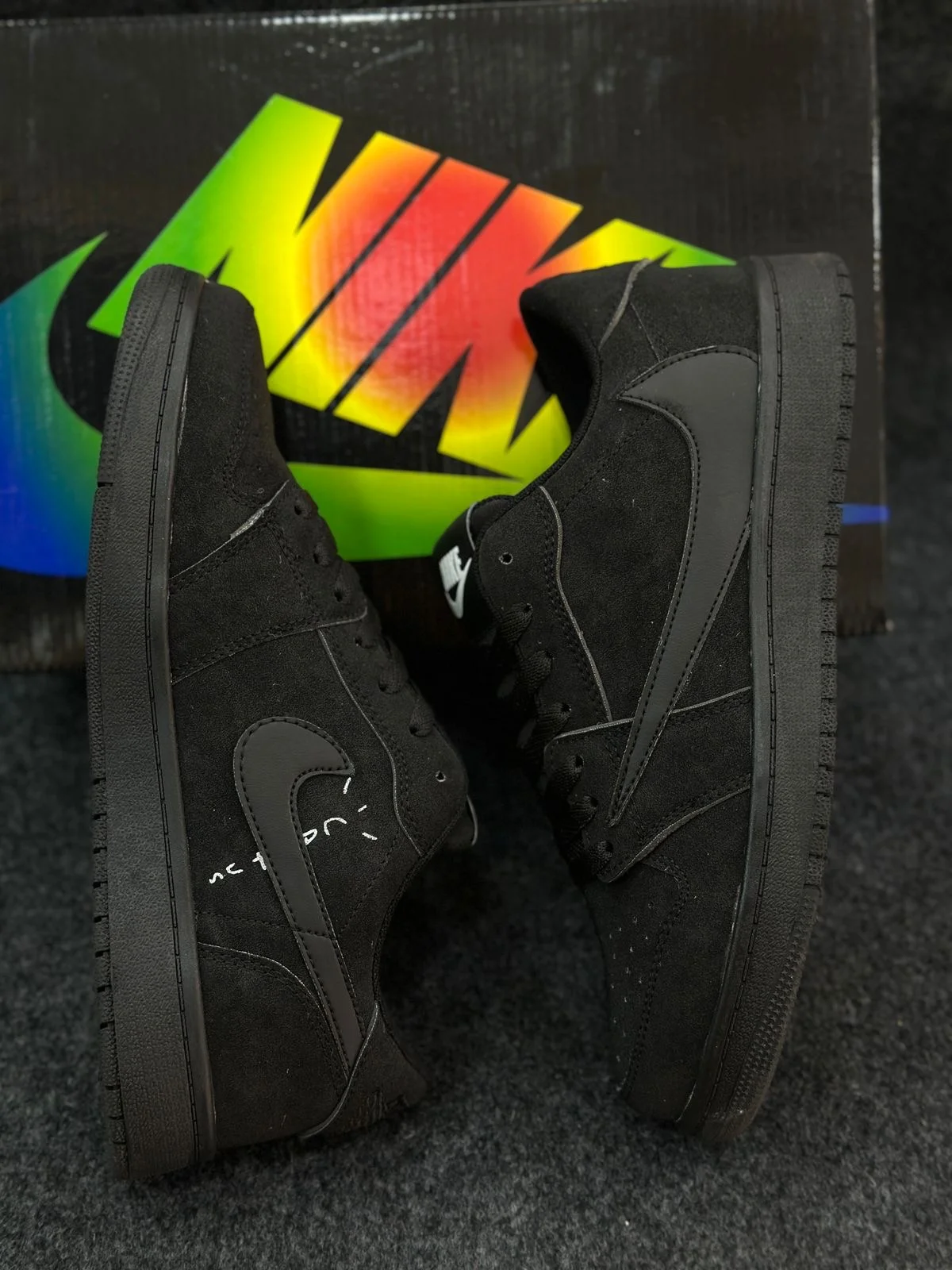 TRAVIS SCOTT LOW (View 2)